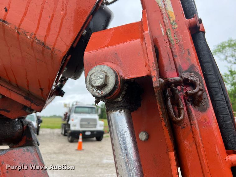 image for item KC9988 1998 Ditch Witch HT100  cable plow