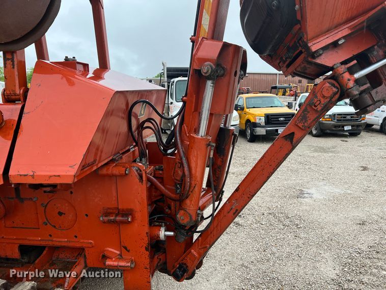 image for item KC9988 1998 Ditch Witch HT100  cable plow