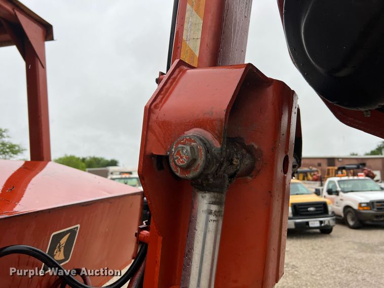 image for item KC9988 1998 Ditch Witch HT100  cable plow