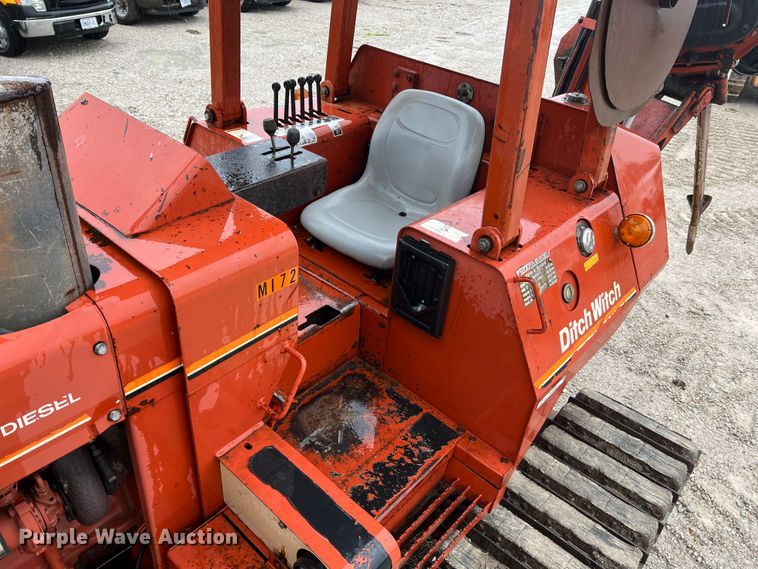 image for item KC9988 1998 Ditch Witch HT100  cable plow