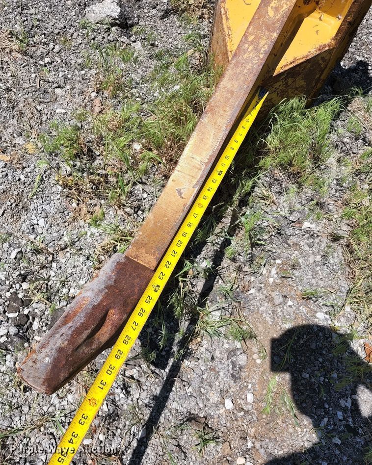 image for item KF9019 Caterpillar  excavator ripper tooth