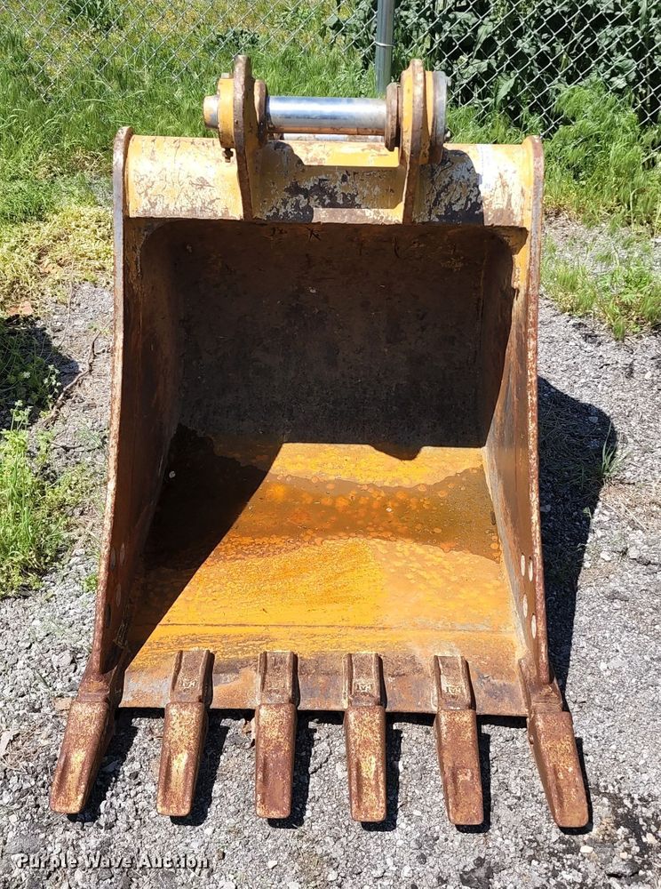 image for item KF9020 Caterpillar  36"W excavator bucket