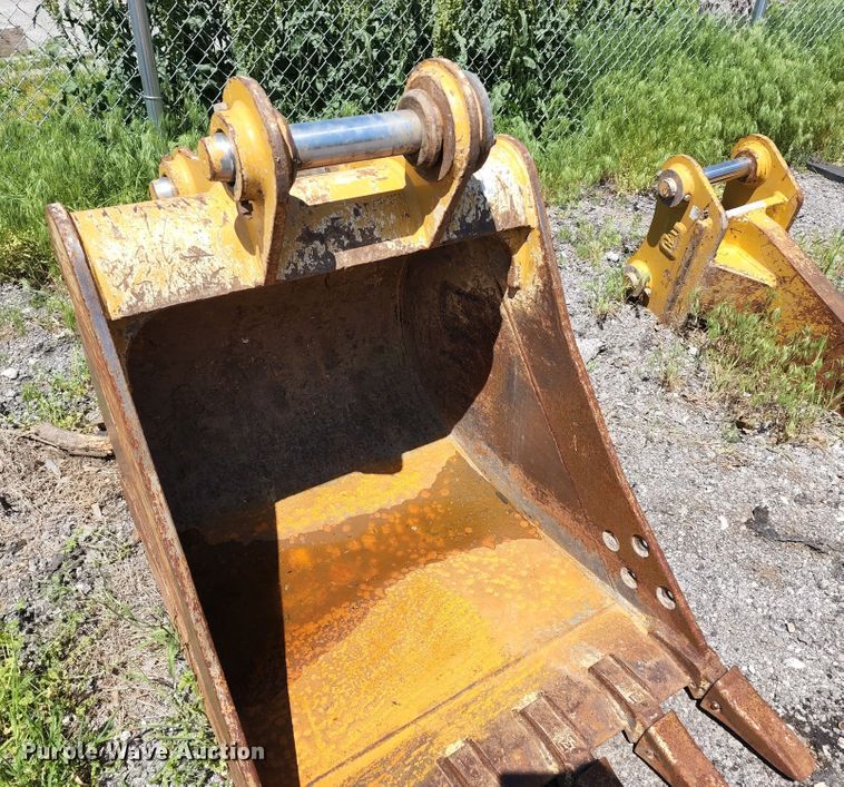 image for item KF9020 Caterpillar  36"W excavator bucket