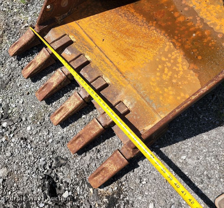image for item KF9020 Caterpillar  36"W excavator bucket