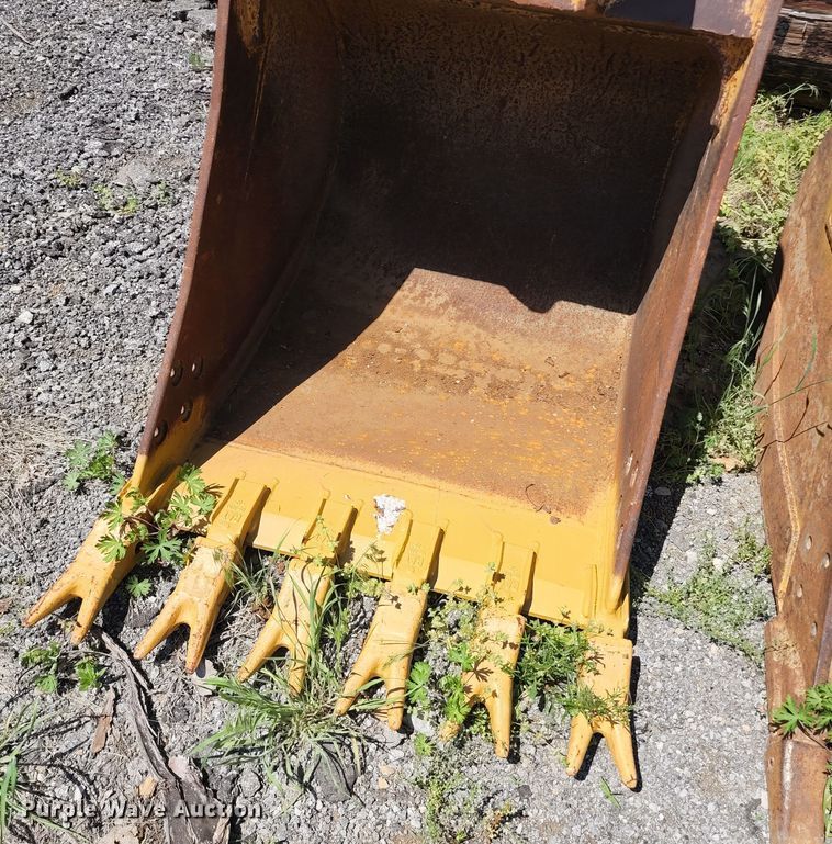 image for item KF9022 Caterpillar  36"W excavator bucket