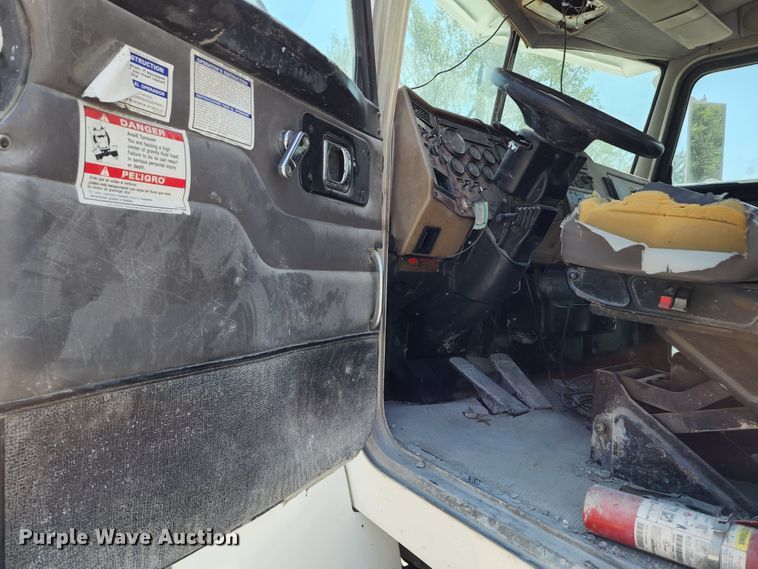 image for item KF9042 2006 Peterbilt 335  ready mix truck