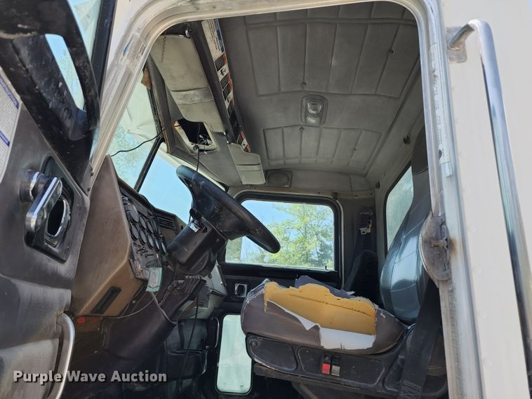 image for item KF9042 2006 Peterbilt 335  ready mix truck