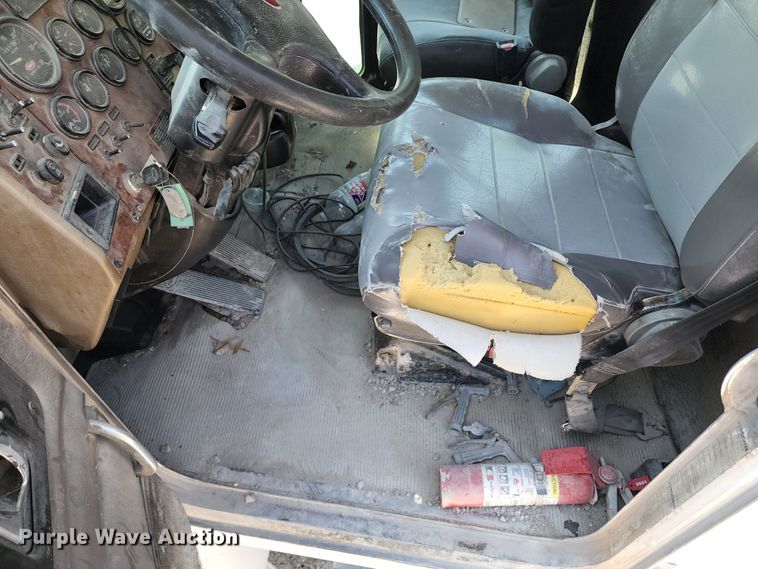 image for item KF9042 2006 Peterbilt 335  ready mix truck