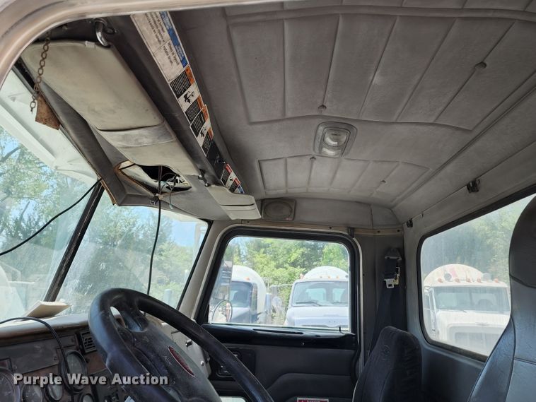 image for item KF9042 2006 Peterbilt 335  ready mix truck