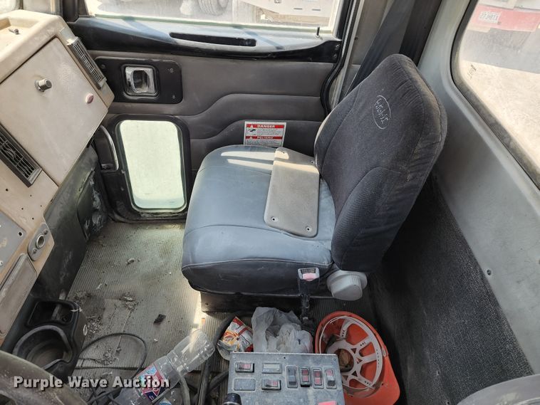 image for item KF9042 2006 Peterbilt 335  ready mix truck