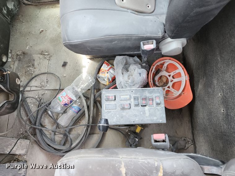 image for item KF9042 2006 Peterbilt 335  ready mix truck