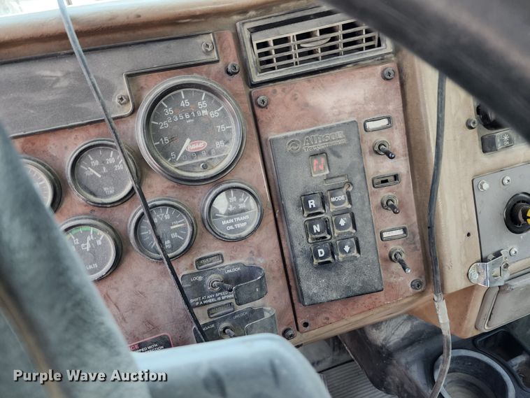 image for item KF9042 2006 Peterbilt 335  ready mix truck