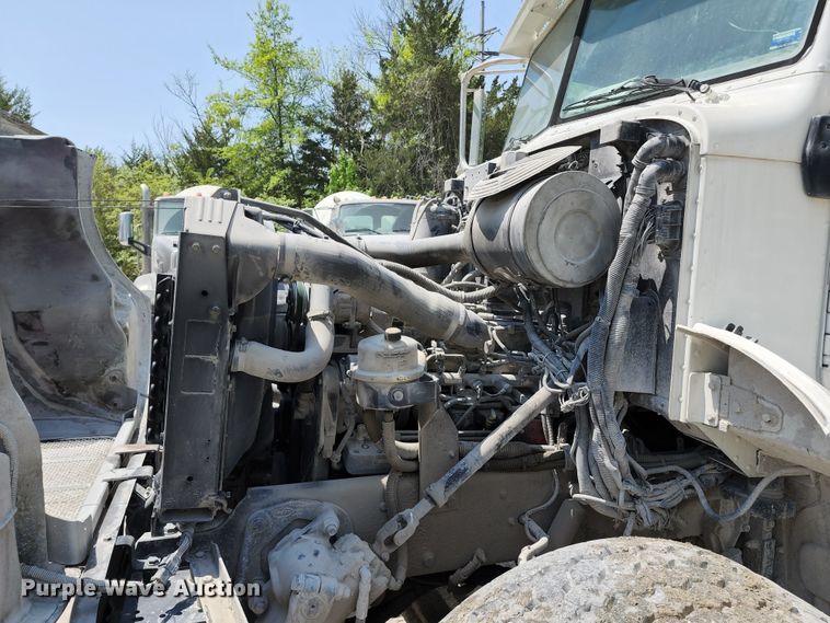 image for item KF9042 2006 Peterbilt 335  ready mix truck