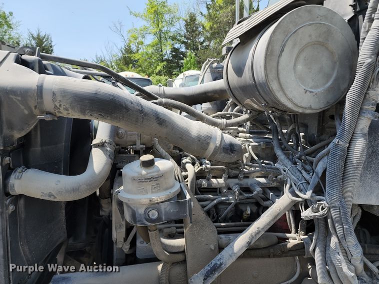 image for item KF9042 2006 Peterbilt 335  ready mix truck