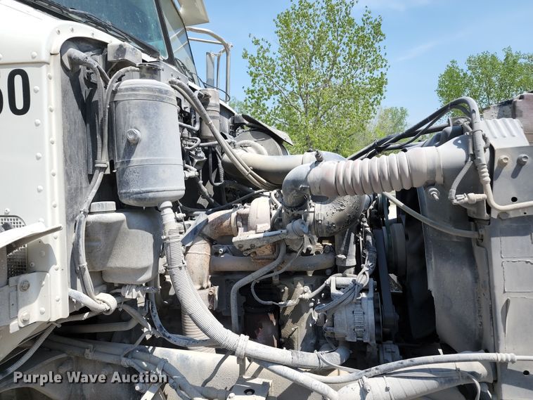 image for item KF9042 2006 Peterbilt 335  ready mix truck