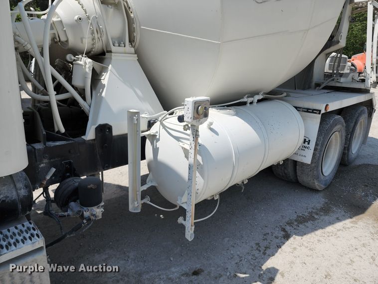 image for item KF9042 2006 Peterbilt 335  ready mix truck