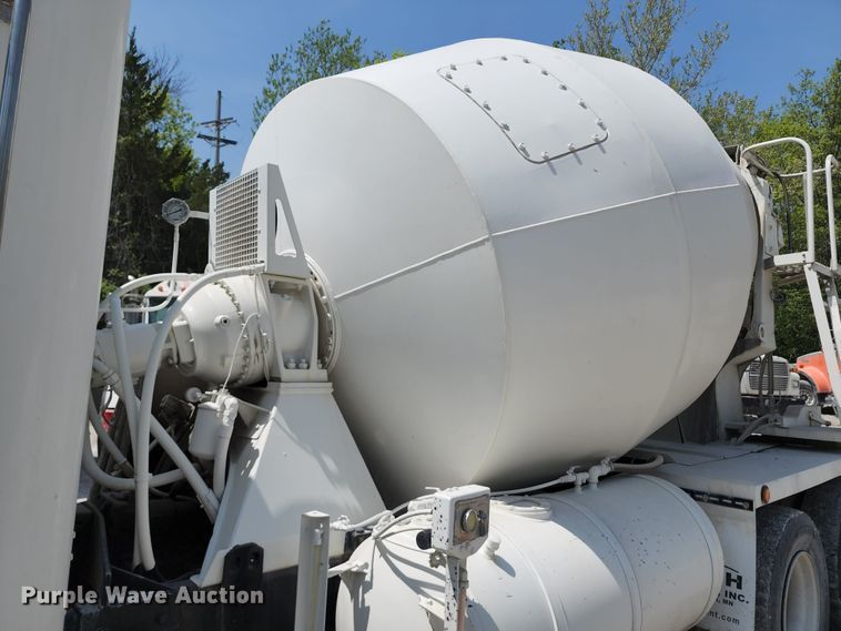 image for item KF9042 2006 Peterbilt 335  ready mix truck