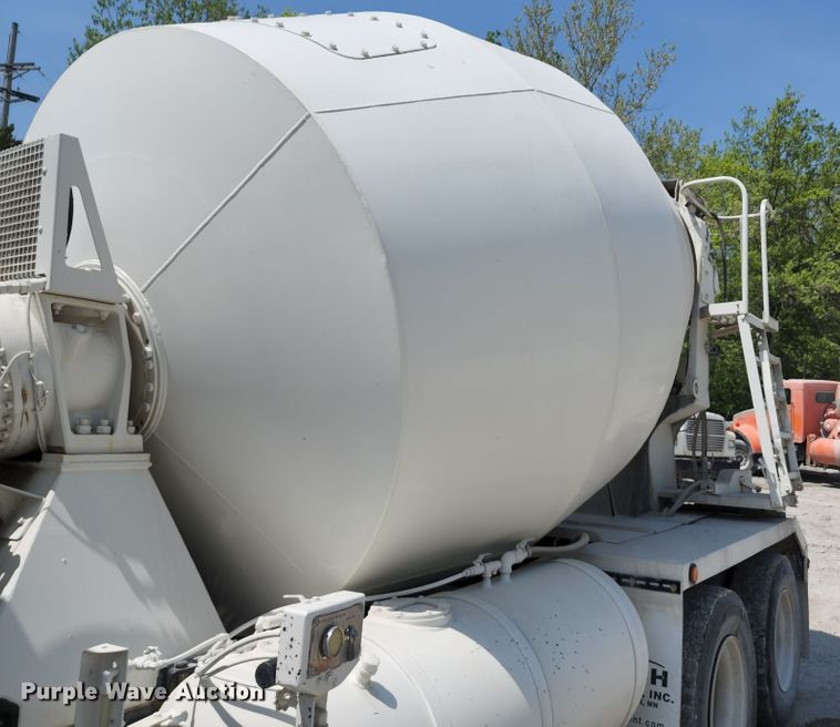 image for item KF9042 2006 Peterbilt 335  ready mix truck