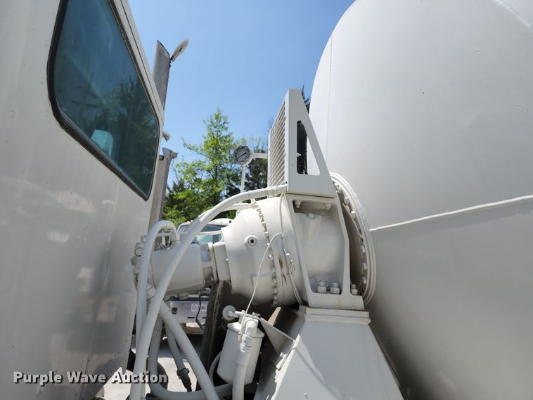 image for item KF9042 2006 Peterbilt 335  ready mix truck