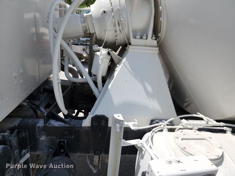 image for item KF9042 2006 Peterbilt 335  ready mix truck