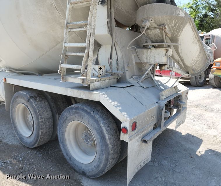 image for item KF9042 2006 Peterbilt 335  ready mix truck