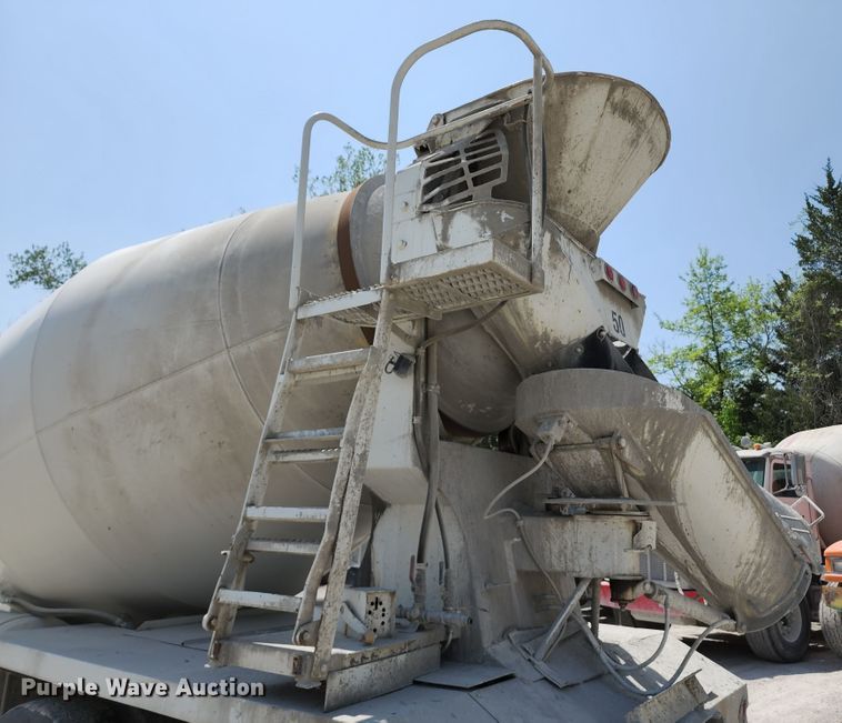 image for item KF9042 2006 Peterbilt 335  ready mix truck