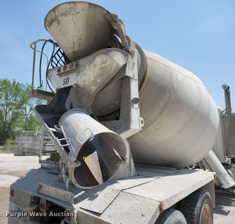 image for item KF9042 2006 Peterbilt 335  ready mix truck