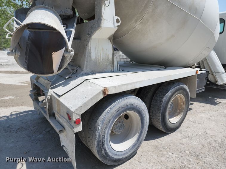 image for item KF9042 2006 Peterbilt 335  ready mix truck