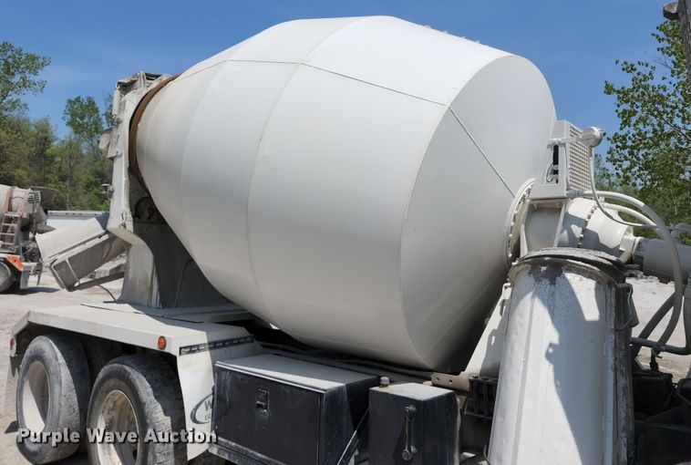 image for item KF9042 2006 Peterbilt 335  ready mix truck