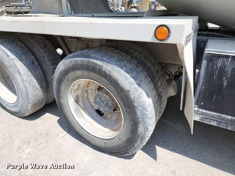 image for item KF9042 2006 Peterbilt 335  ready mix truck