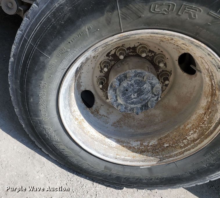 image for item KF9042 2006 Peterbilt 335  ready mix truck