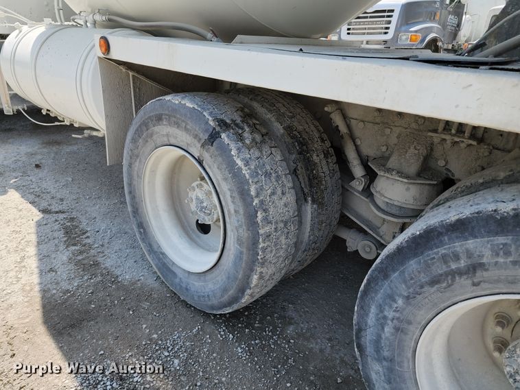 image for item KF9042 2006 Peterbilt 335  ready mix truck