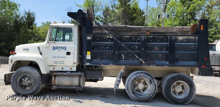 image for item KF9043 1991 Ford L9000  dump truck