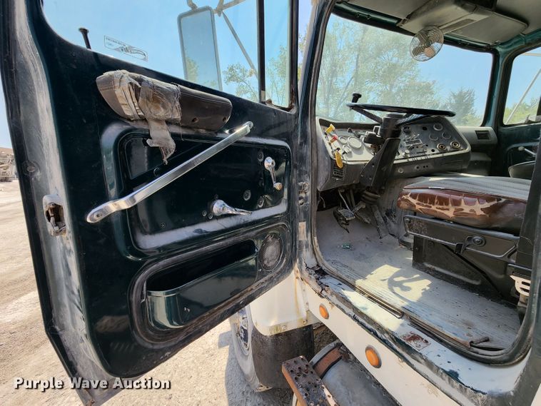 image for item KF9043 1991 Ford L9000  dump truck