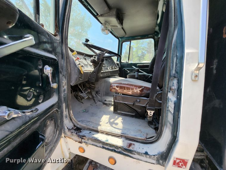 image for item KF9043 1991 Ford L9000  dump truck