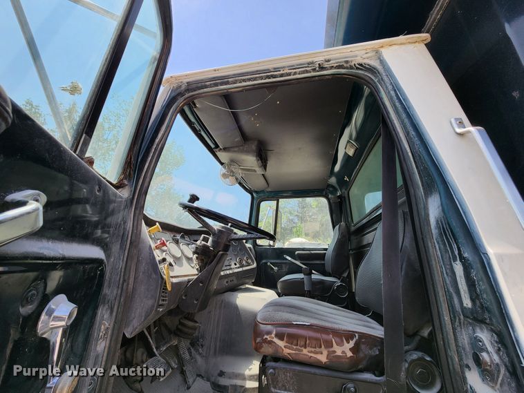 image for item KF9043 1991 Ford L9000  dump truck