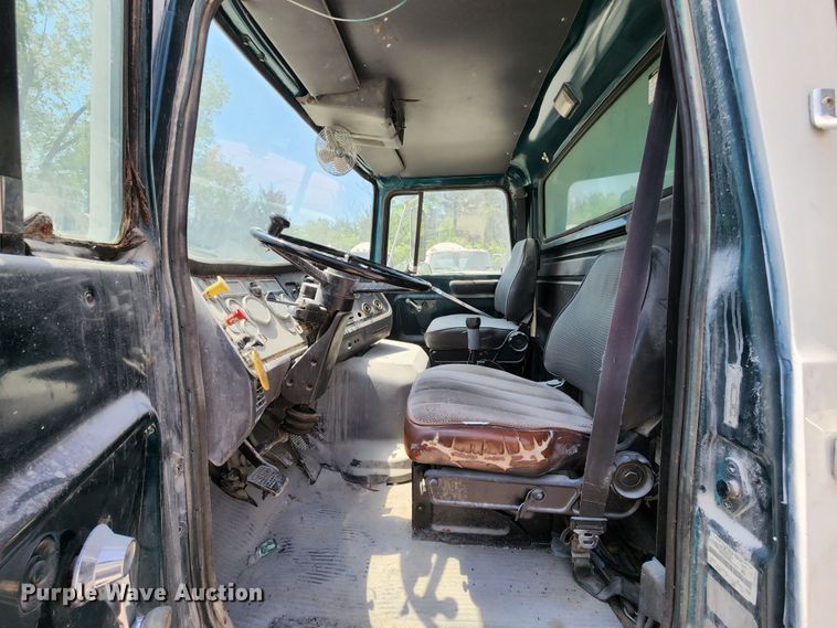 image for item KF9043 1991 Ford L9000  dump truck