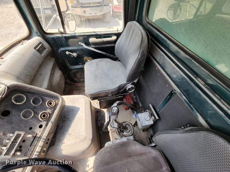 image for item KF9043 1991 Ford L9000  dump truck