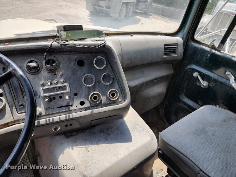 image for item KF9043 1991 Ford L9000  dump truck