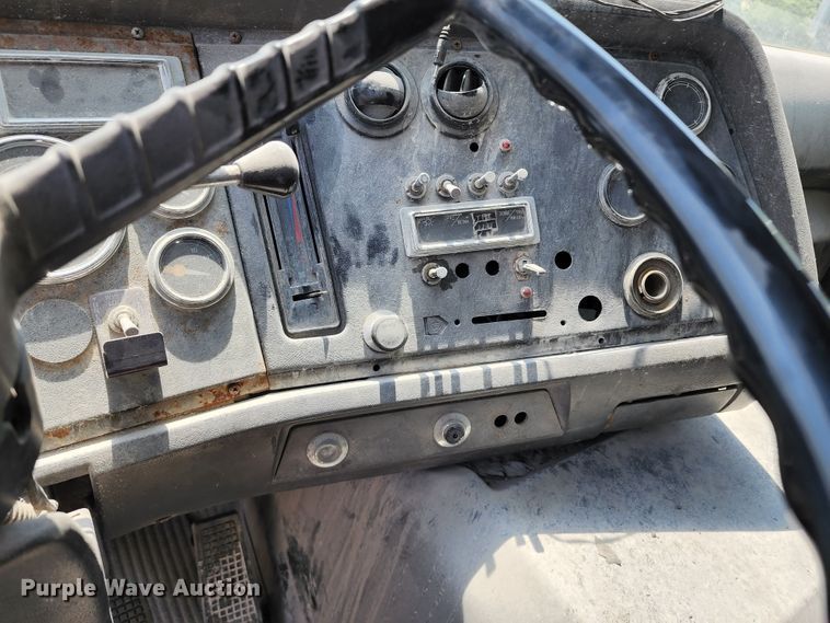 image for item KF9043 1991 Ford L9000  dump truck