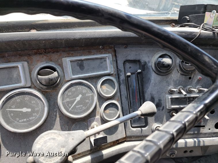 image for item KF9043 1991 Ford L9000  dump truck