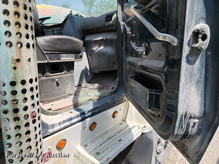 image for item KF9043 1991 Ford L9000  dump truck