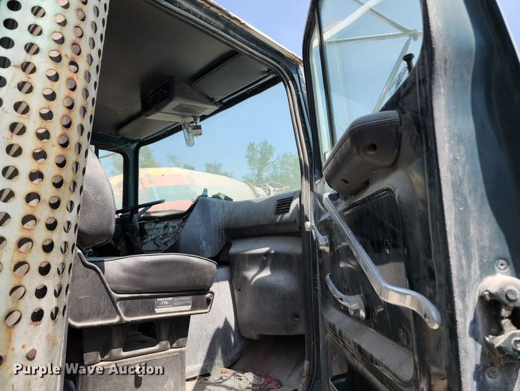 image for item KF9043 1991 Ford L9000  dump truck