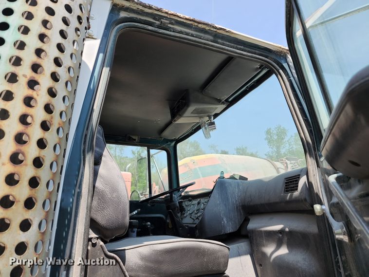 image for item KF9043 1991 Ford L9000  dump truck