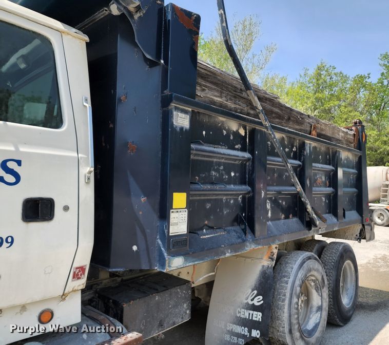 image for item KF9043 1991 Ford L9000  dump truck