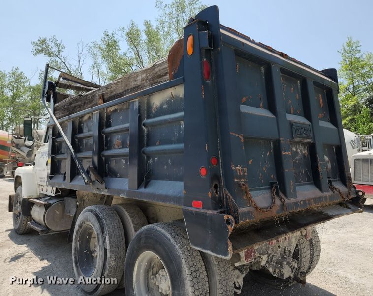 image for item KF9043 1991 Ford L9000  dump truck