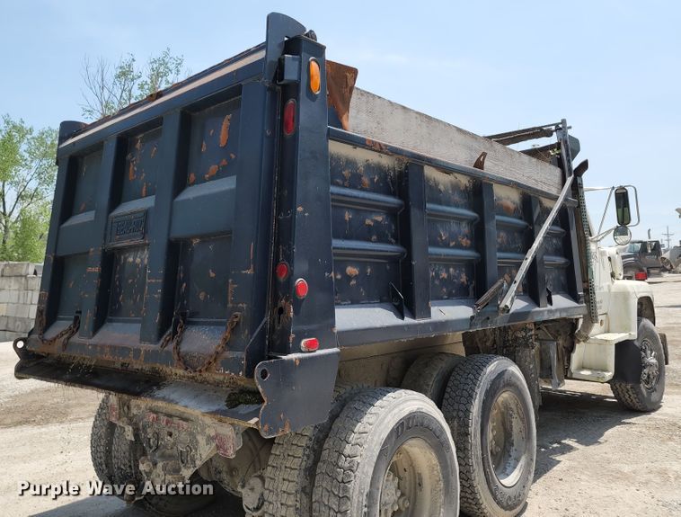 image for item KF9043 1991 Ford L9000  dump truck