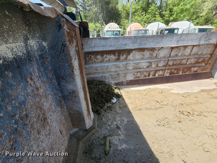 image for item KF9043 1991 Ford L9000  dump truck