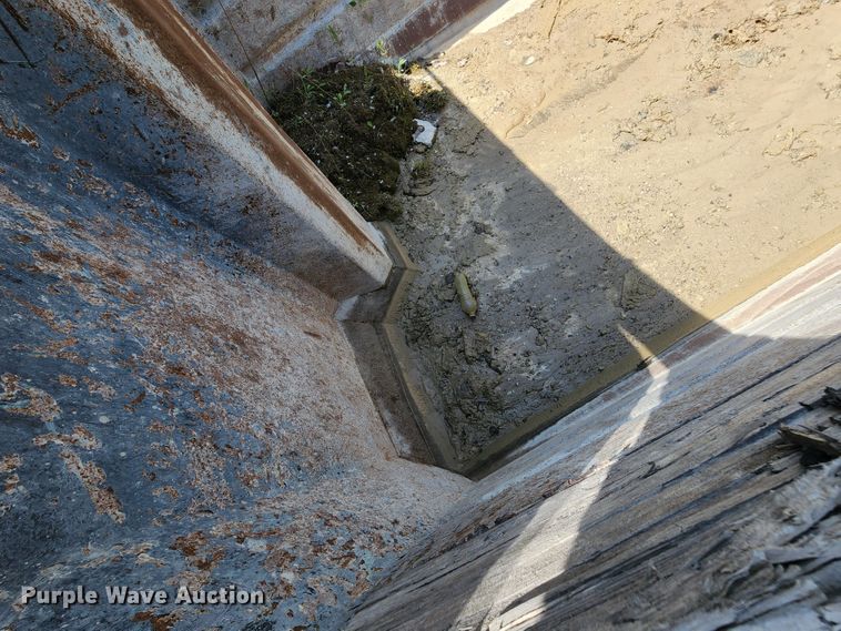 image for item KF9043 1991 Ford L9000  dump truck