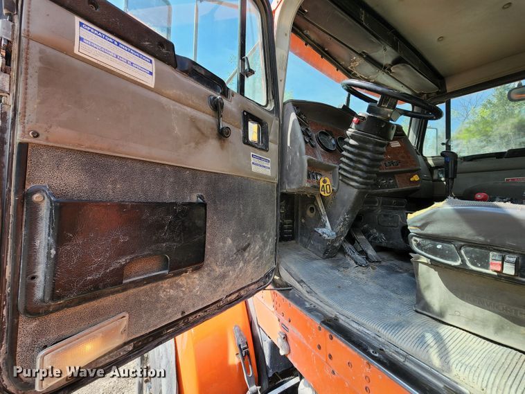 image for item KF9049 2003 Kenworth T800  ready mix truck